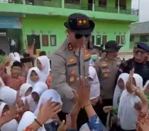 Jenderal Bintang Dua Diserbu Pelajar Hingga Emak-Emak, Pegang Tongkat Komando Ini Jabatannya