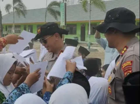 Jenderal Bintang Dua Diserbu Pelajar Hingga Emak-Emak, Pegang Tongkat Komando Ini Jabatannya