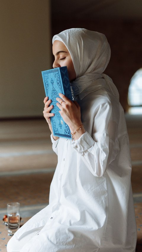 10 Virtues of Reading Surah Al-Waqiah, Practices to be Protected from Worldly Harm.