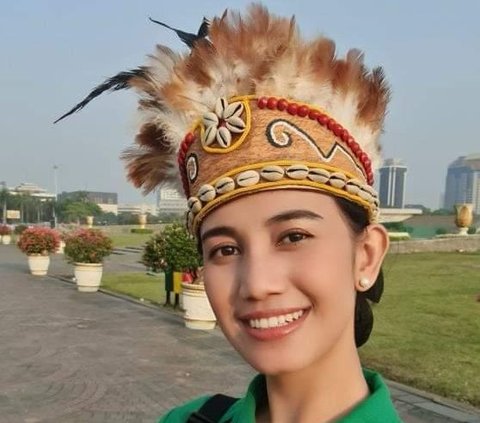 Cantiknya Sertu Estarina Istri Prajurit Kopassus Pose Bareng Kasad Dudung, Penampilannya Curi Perhatian