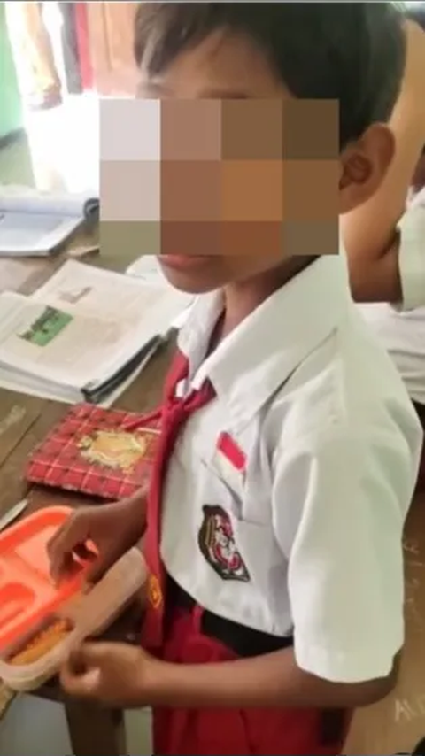 Viral Anak SD Bawa Bekal Nasi Lauknya Ulat, Komentar Guru dan Teman-temannya Nyelekit Banget Sampai jadi Omongan