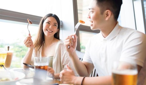 Kasih Self Reward dengan Makan Makanan Mewah