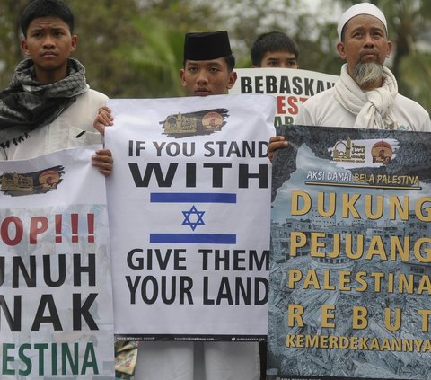 FOTO: Massa Kembali Geruduk Kedubes AS, Dukung Kemerdekaan untuk Palestina