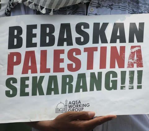 FOTO: Massa Kembali Geruduk Kedubes AS, Dukung Kemerdekaan untuk Palestina