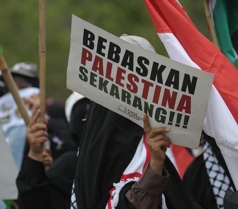 FOTO: Massa Kembali Geruduk Kedubes AS, Dukung Kemerdekaan untuk Palestina