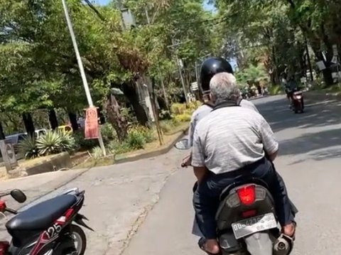 Viral Momen Mahasiswa Ajak Kakeknya ke Kampus, Alasannya Bikin Haru