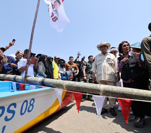 Gaya Prabowo Pakai Kaos Berlayar Bareng Susi Pudjiastuti Keliling Pantai Pangandaran