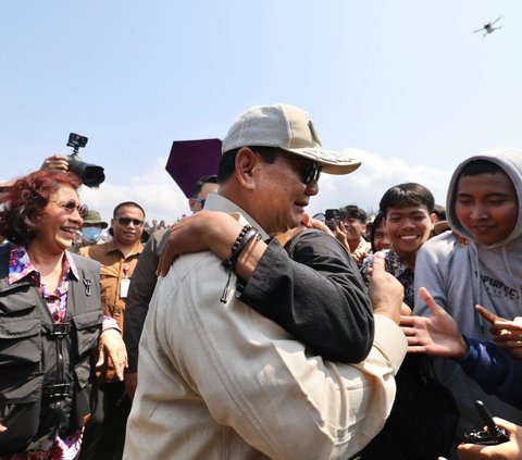 Gaya Prabowo Pakai Kaos Berlayar Bareng Susi Pudjiastuti Keliling Pantai Pangandaran