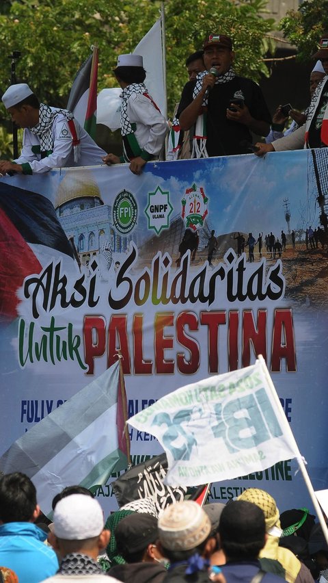 FOTO: Aksi Ribuan Massa FPI Serukan Kemerdekaan untuk Palestina di Kedubes AS