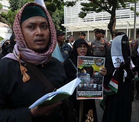 FOTO: Aksi Ribuan Massa FPI Serukan Kemerdekaan untuk Palestina di Kedubes AS