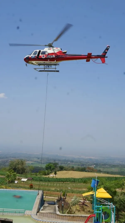 Dua Helikopter Rusak dan Sumber Air Mengering, Pemadaman Karhutla di Sumsel Terkendala