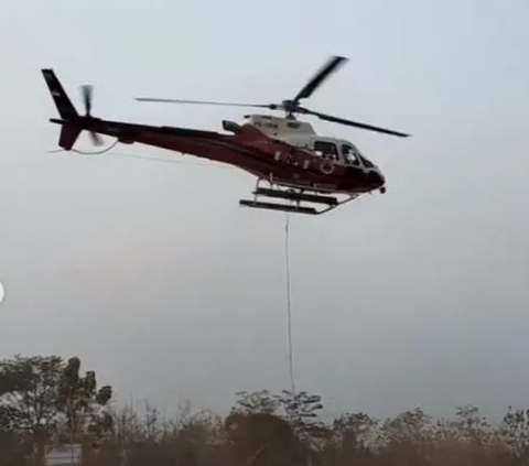 Dua Helikopter Rusak dan Sumber Air Mengering, Pemadaman Karhutla di Sumsel Terkendala
