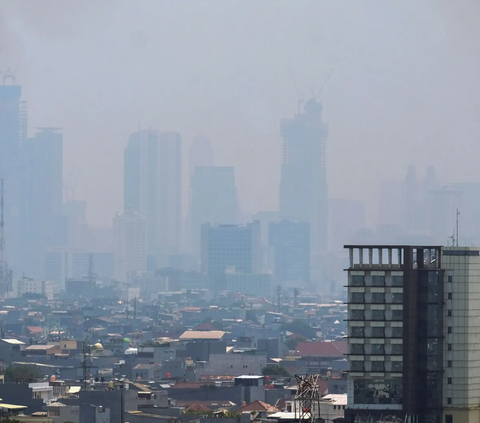 Masyarakat memiliki peran penting dalam mengatasi masalah ini. Gerakan massa dan tekanan dari masyarakat pada pemerintah dapat membawa perubahan yang signifikan.