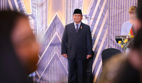 Ketum Gerindra ini kembali ditanya kapan mendeklarasikan capres-cawapres. Jawabannya pun masih menunggu keputusan MK.<br><br>