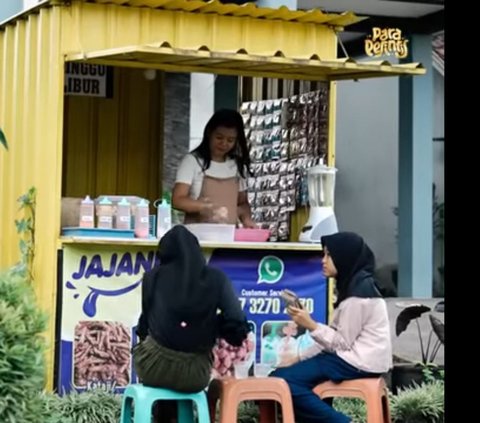 Setelah outlet pertama berhasil dijalankan, Puguh memberanikan diri untuk membuka outlet lagi di tempat yang berbeda. Biaya yang dibutuhkan untuk membuka satu outlet adalah sekitar Rp8 Juta. 