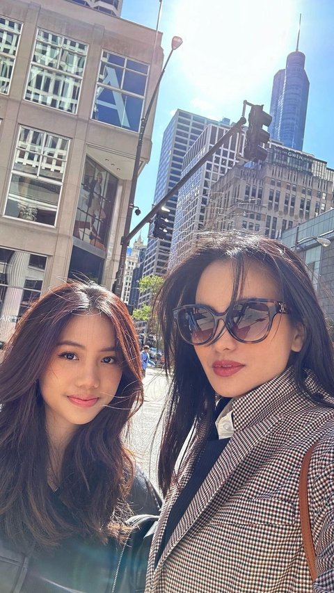 LDR Indonesia-Amerika, 8 Foto Ririn Ekawati dan Jasmine Abeng Saat Liburan di Chicago