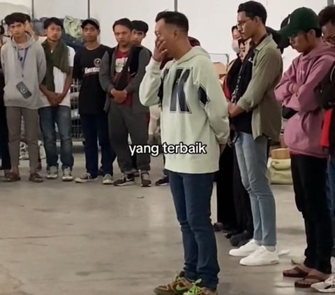 Viral Momen Perpisahan Kurir yang Kehilangan Pekerjaan karena Kena Dampak Sepi Paket, Bikin Sedih