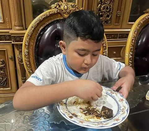 Foto Terbaru Falhan Abssar Anak Nassar dan Muzdalifah yang Ganteng Makin Mirip Sang Ayah