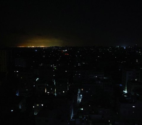 FOTO: Penampakan Jalur Gaza Gelap Gulita Usai Aliran Listrik Diputus Israel
