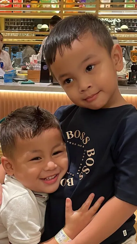 10 Momen Lucu Kebersamaan Kenzo Anak Baim Wong dan Gala Sky, Gemesin Banget!