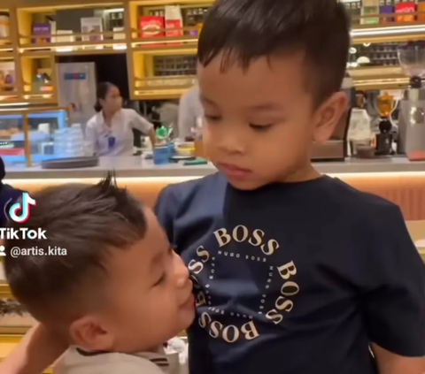 10 Momen Lucu Kebersamaan Kenzo Anak Baim Wong dan Gala Sky, Gemesin Banget!