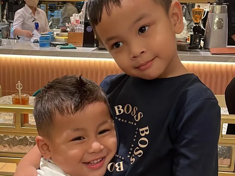 10 Momen Lucu Kebersamaan Kenzo Anak Baim Wong dan Gala Sky, Gemesin Banget!