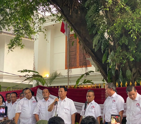 Prabowo Beri Bantuan 10 Kapal untuk Nelayan di Pangandaran