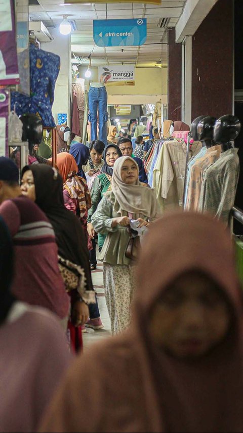 FOTO: Suasana Terkini Pasar Tanah Abang Usai Tiktok Shop Ditutup