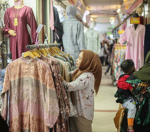 FOTO: Suasana Terkini Pasar Tanah Abang Usai Tiktok Shop Ditutup