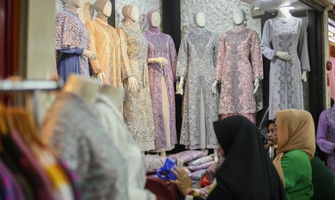 FOTO: Suasana Terkini Pasar Tanah Abang Usai Tiktok Shop Ditutup