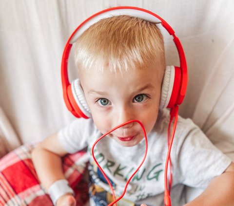 Headphone Bisa Bahayakan Pendengaran Anak, Batasi Penggunaannya