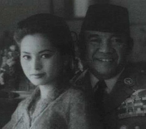 Sebuah surat cinta lawas dari Presiden Pertama Indonesia, Soekarno kembali beredar di media sosial. Surat cinta tersebut ditulis tangan langsung oleh Ir. Soekarno.<br>