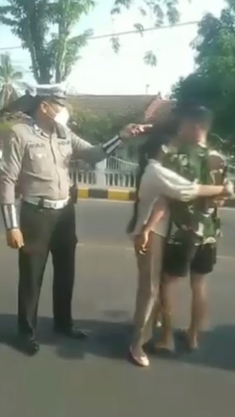 <b>Viral Anggota TNI Nyaris Adu Jotos dengan Polisi, Emosi Ditegur Akibat Tak Pakai Helm </b>