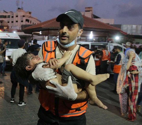 Selain itu, anak anak yang terluka juga terus berdatangan di RS Al Shifa, Jalur Gaza.