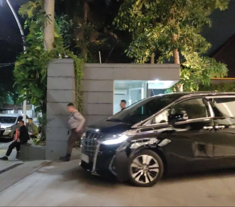 Mobil Alphard yang digunakan Syahrul tidak tercantum dalam Laporan Harta Kekayaan Penyelenggara Negara (LHKPN). Mobil Alphard berwarna hitam itu ditaksir keluaran tahun 2018-2019.<br>