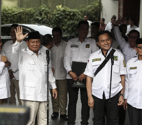 Yusril: Prabowo Konsultasikan Nama-Nama Cawapresnya dengan 'Pak Lurah'