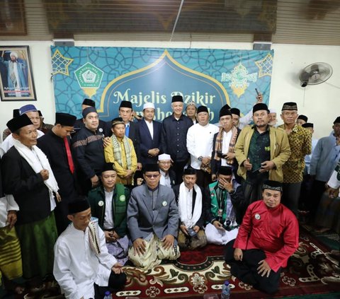 Setelah Abah Anom, Ganjar Silaturahmi ke Ponpes Nurul Ibad Ziarah ke Makam Ulama Betawi