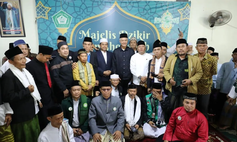 Setelah Abah Anom, Ganjar Silaturahmi ke Ponpes Nurul Ibad Ziarah ke Makam Ulama Betawi