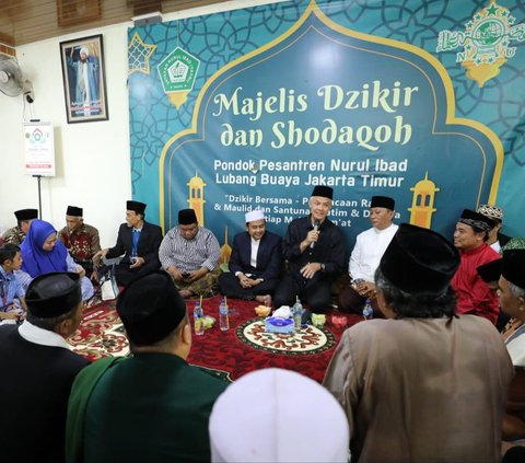 Setelah Abah Anom, Ganjar Silaturahmi ke Ponpes Nurul Ibad Ziarah ke Makam Ulama Betawi