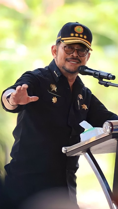 KPK Forcefully Retrieves Syahrul Yasin Limpo, Handcuffed.