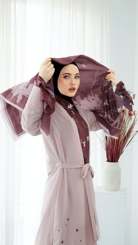 Peek at the Modest Fashion Design Trend at Jakarta Muslim Fashion Week 2024