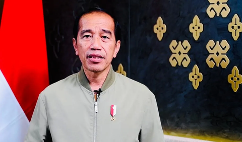 <br><br>Jokowi mengatakan, saat ini Menteri BUMN Erick Thohir sudah ditunjuk menjadi Menko Marves Ad-interim. 