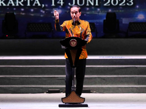 Jokowi Doakan Menko Luhut Pandjaitan Lekas Sembuh