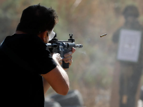 FOTO: Melihat Persiapan Warga Israel Sebelum Terjun Berperang Latihan Tembak dengan Senapan Serbu yang Baru Diterima