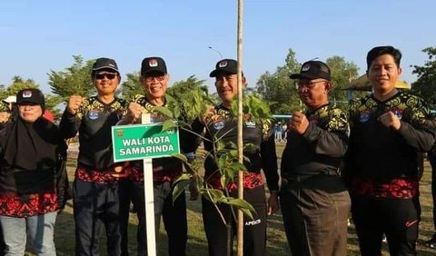 Selain itu, peserta Rakor APEKSI Komwil V Kalimantan juga diajak untuk mengikuti beberapa rangkaian lomba tradisional seperti Gasing, Panahan dan Egrang. 