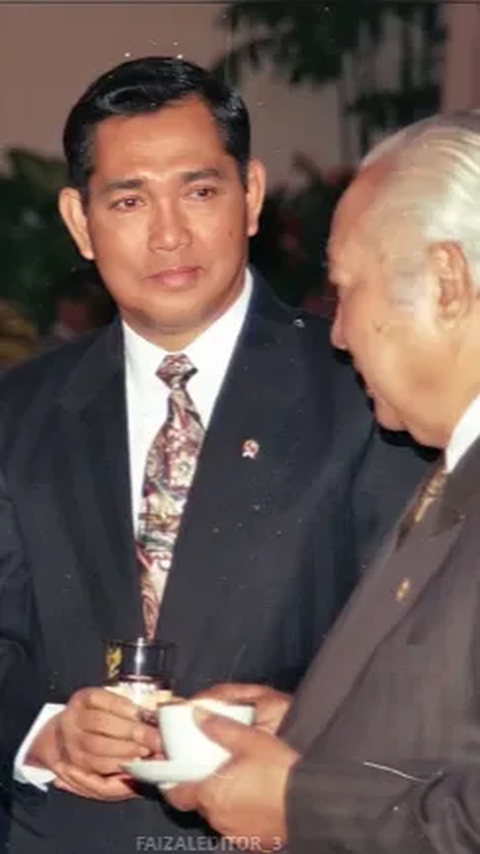 Ia pun kemudian menjadi Wakil Presiden dari Presiden Soeharto dari tahun 1993-1998. Try saat itu menggantikan posisi Sudharmono.<br>