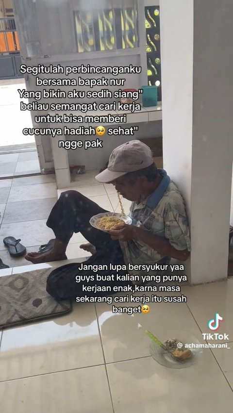 Aksi Kakek Semangat Cari Kerja demi Belikan Hadiah untuk Cucunya Ini Viral, Bikin Haru