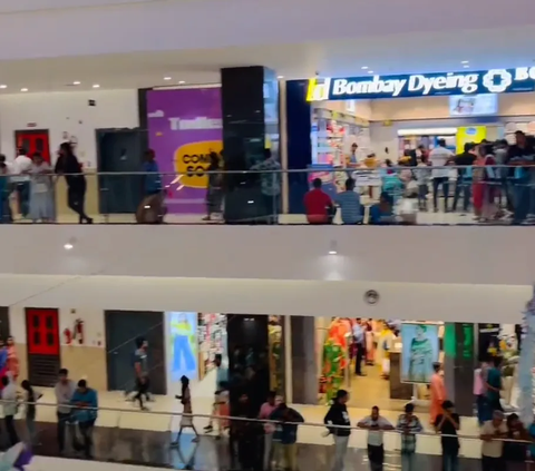 So Unfortunate! New Mall Opens and Immediately Suffers Losses, Goods and Food Looted by Residents