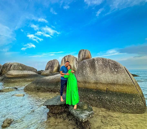 Cantiknya Ashanty Pakai Baju Hijau Liburan ke Pulau Natuna, Potret Dipeluk Anang Hermansyah Romantis Banget Bak Pengantin Baru