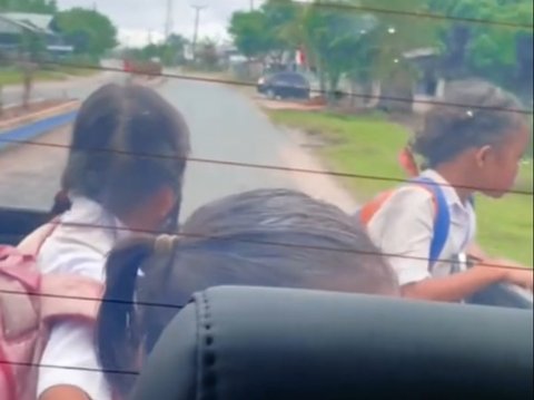 Tak Tega Lihat Anak Sekolah Jalan Kaki, Pria Ini Beri Tumpangan dan Beri Uang Saku